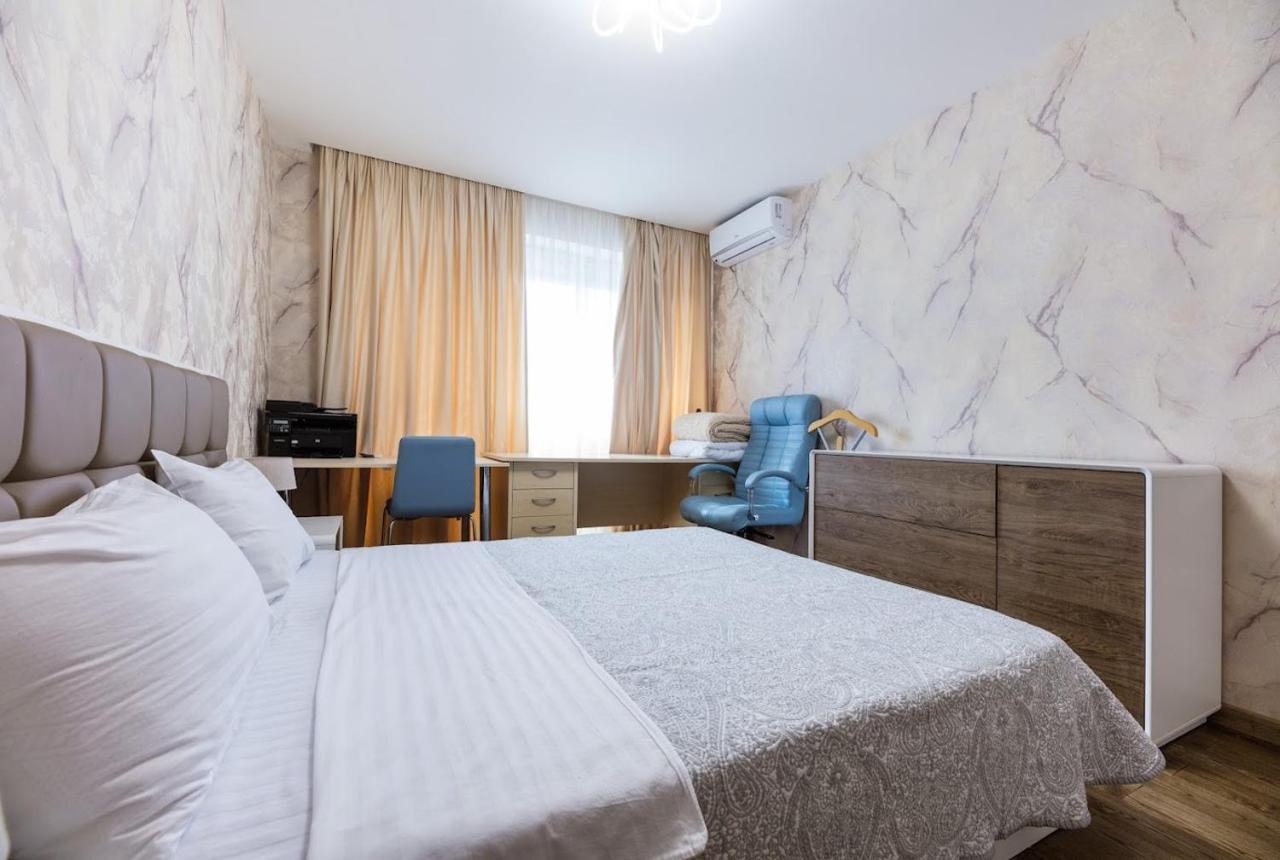 Ferienwohnung Квартира У Будинку З Власним Бомбосховищем Біля Жд Вокзалу 50 М2 Kiew Exterior foto